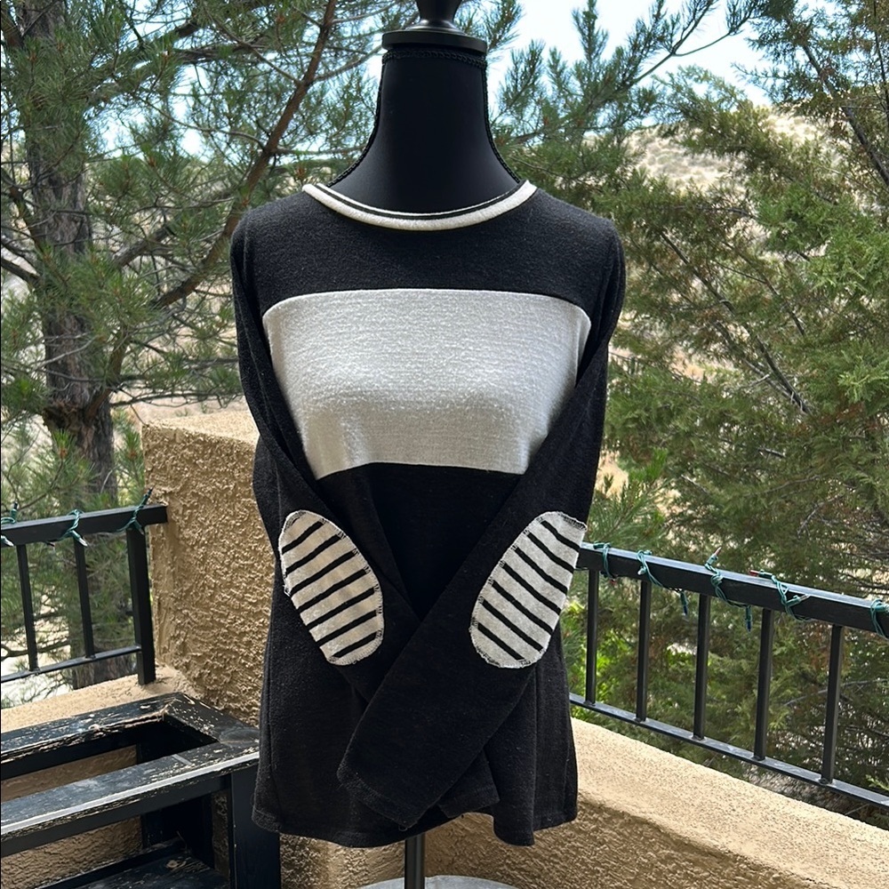 12 Pm By Mon Ami Black and White Tunic